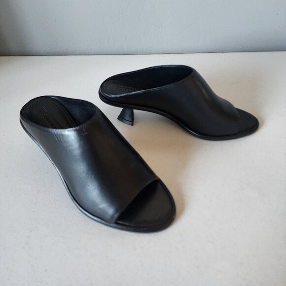 Mercedes Castillo Mule "EUC" - Picture 8 of 16